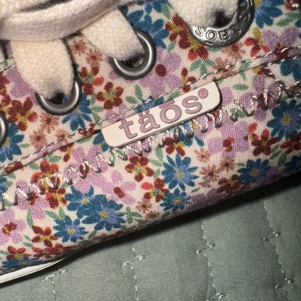 Taos Star Sneaker (Women) - Mauve Floral Multi. Size 7.  VGUC - Picture 6 of 11